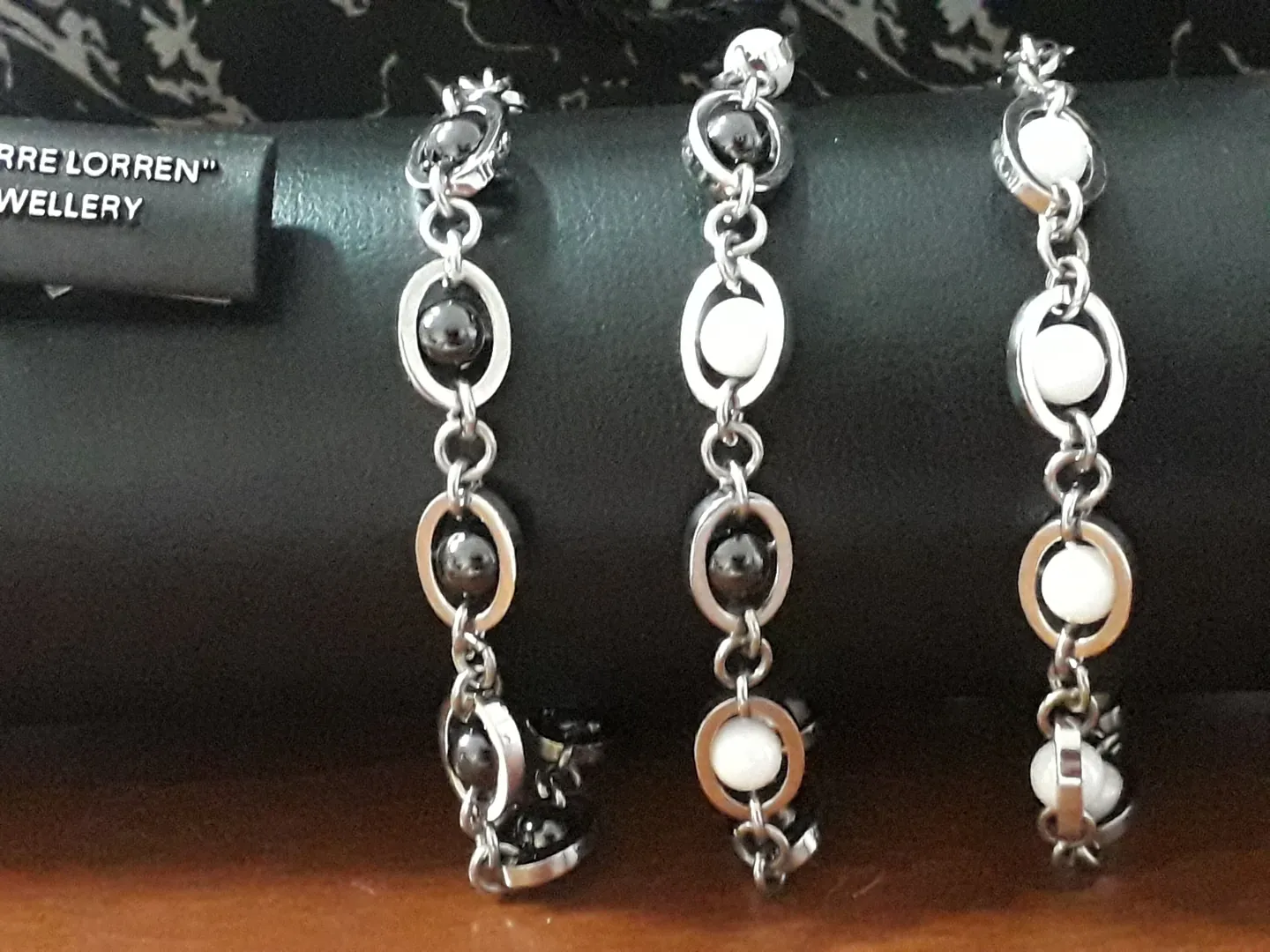 Silver Pearl bracelet for women, gifts for mom, necklace pendant, tarnish-free silver jewelry, adjustable length, handmade shiny silver steel.