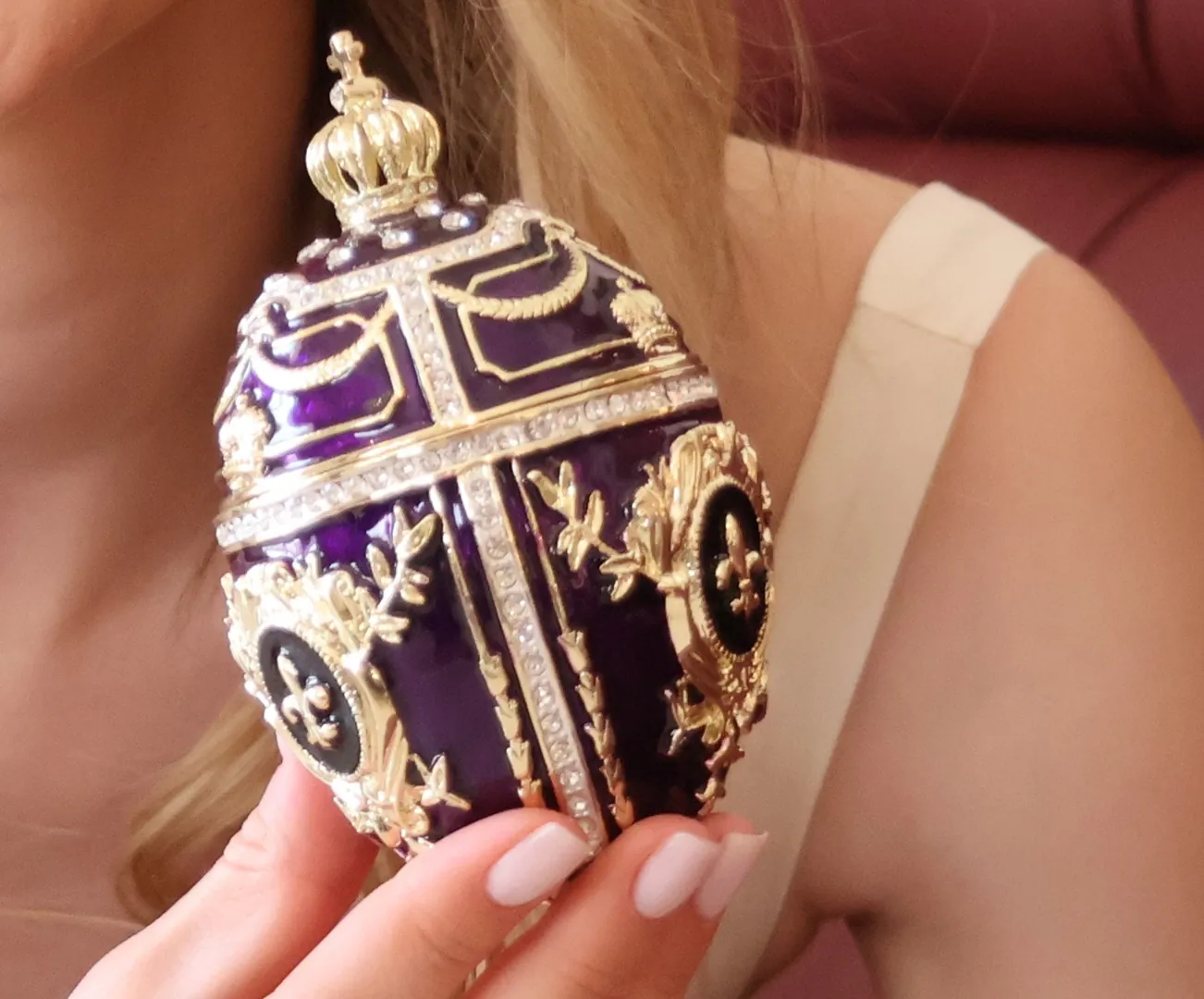 Designer Amethyst Fabergé Egg Gift for Her - Fabergé Style Egg with Gold Bracelet - Swarovski Handmade Fabergé Egg - Unique Gift for Easter or Christmas.
