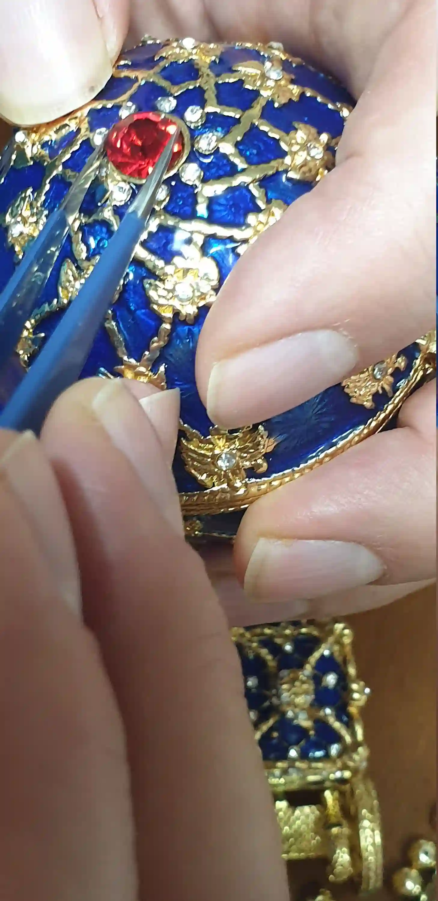 Queens Carriage Egg Faberge Ornament Jewelry Box FAbrege 24k GOLD 10ct Austrian Crystal Sapphire Bracelet Faberge Egg Designer pierrelorren 