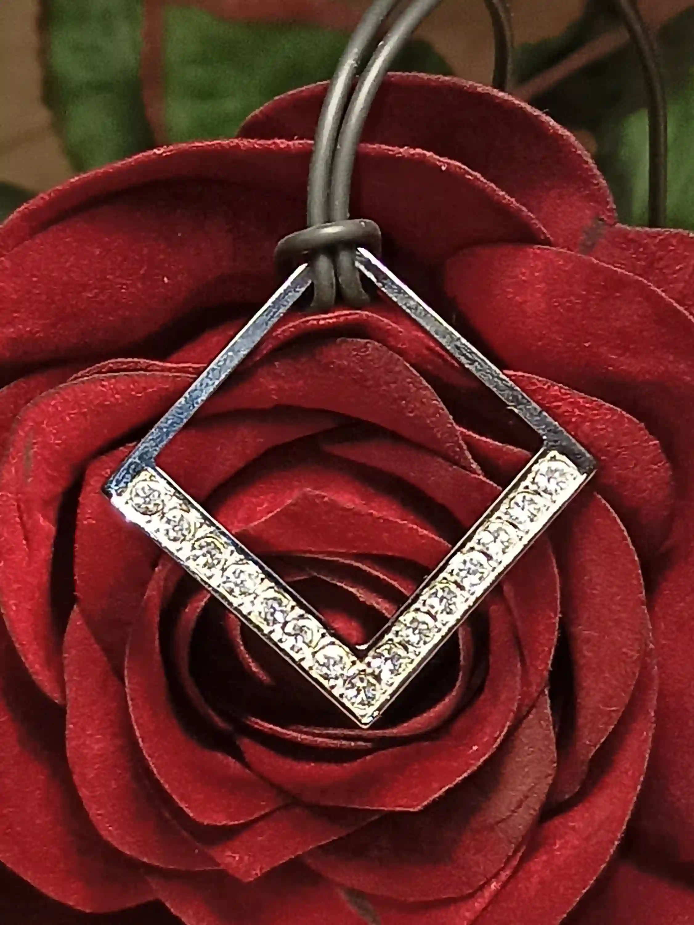Silver Pendant necklace /Swarovski Crystal Necklace/Jewelry gift for mom/Jewelry gift for Her/Modern Necklace for women/Necklace for pendant 