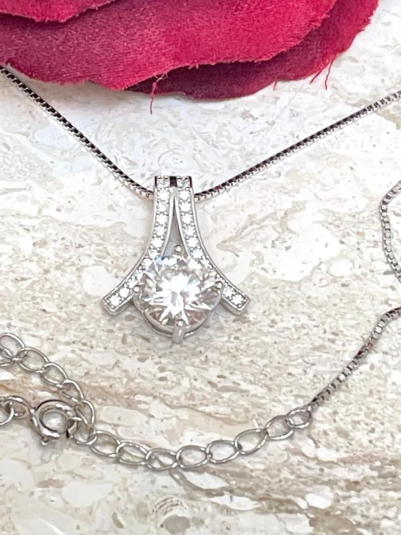 Certified 2 carat Pillar of Light Diamond Pendant Diamond Solitaire Necklace Diamond Jewelry 18k Gold Silver 925 Diamond Knowledge Symbol