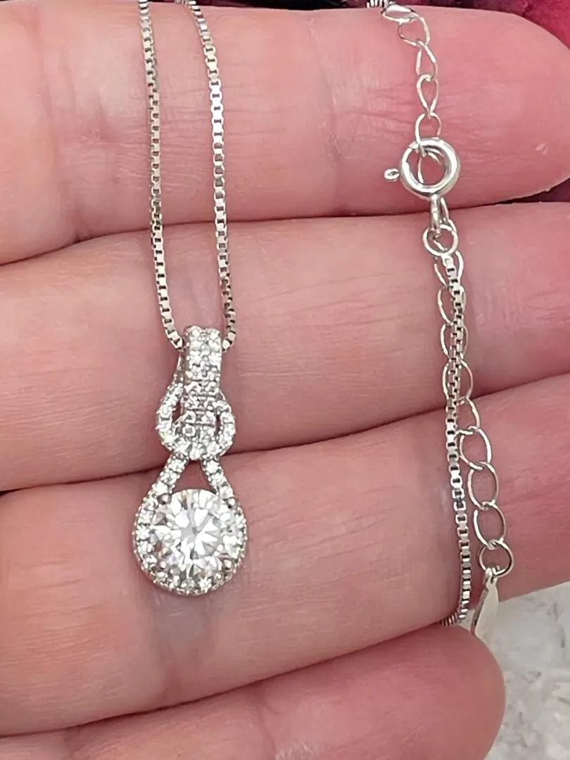 Certified 2 carat Love Knot Diamond Pendant Diamond Solitaire Necklace Diamond Jewelry 18k Gold Silver 925 Diamond Beauty Symbol Diamond