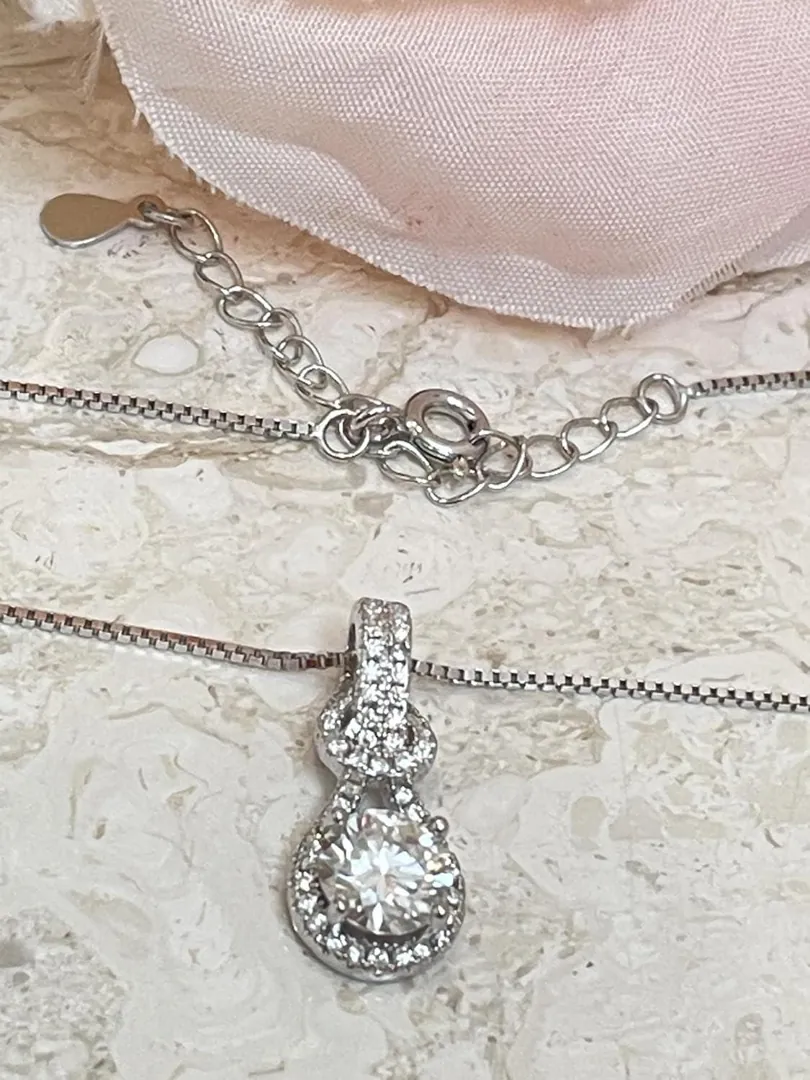 Certified 2 carat Love Knot Diamond Pendant Diamond Solitaire Necklace Diamond Jewelry 18k Gold Silver 925 Diamond Beauty Symbol Diamond