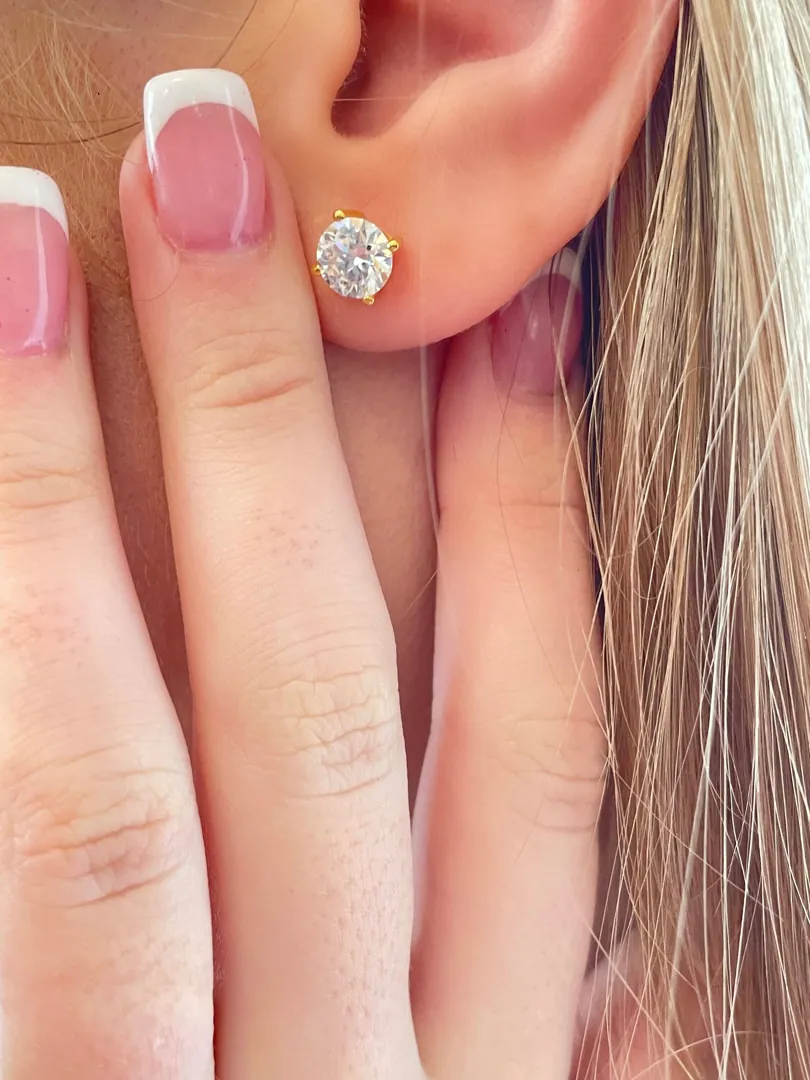 SOLID 18K GOLD JEWELRY special customer order: one pair of stud earrings and one right earring, special handmade order.