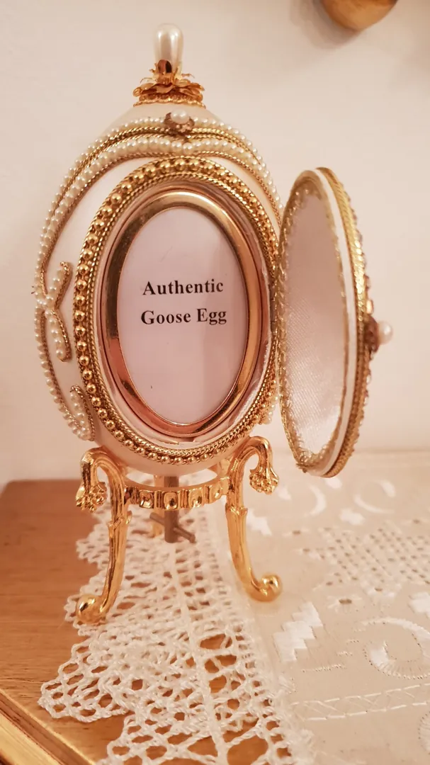 Last One Fabergé Style Egg VINTAGE White FABERGE Egg Trinket Box Handcarved Egg Fabergé Egg Photo Picture Frame Faberge Egg Ornament Wedding