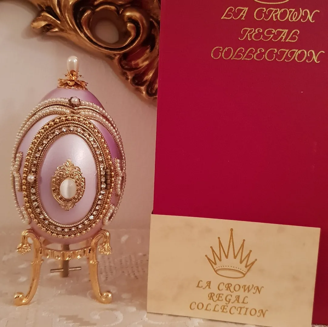 Last One Fabergé Style Egg VINTAGE White FABERGE Egg Trinket Box Handcarved Egg Fabergé Egg Photo Picture Frame Faberge Egg Ornament Wedding