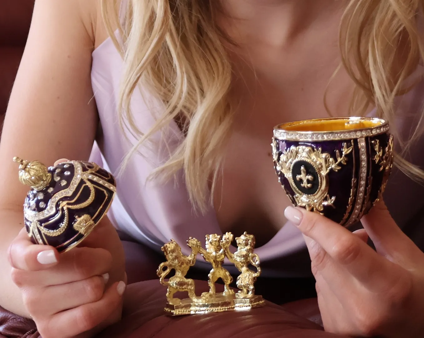 Designer Amethyst Fabergé Egg Gift for Her - Fabergé Style Egg with Gold Bracelet - Swarovski Handmade Fabergé Egg - Unique Gift for Easter or Christmas.