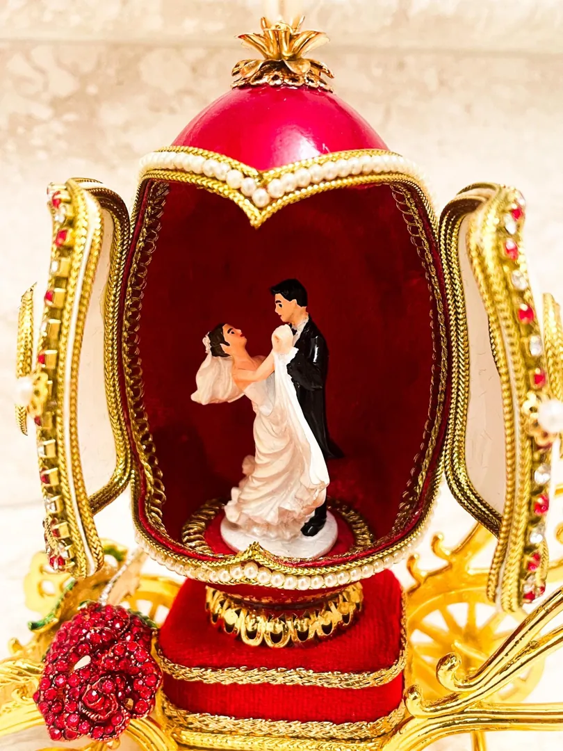 Ruby Faberge Egg: Handmade Natural Fabergé Egg Musical Photo Frame, 1986 Vintage Keepsake Birthday