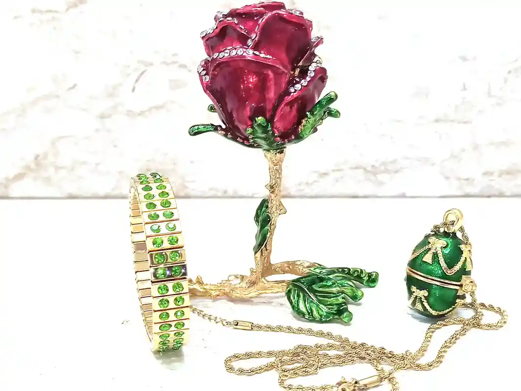Valentine Luxurious Gift - Green Faberge-Style egg Valentine's day Jewelry SET - Rose Jewelry box + Faberge style egg Locket + Bracelet - 24k GOLD 