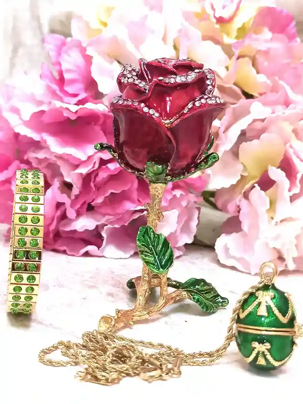 Valentine Luxurious Gift - Green Faberge-Style egg Valentine's day Jewelry SET - Rose Jewelry box + Faberge style egg Locket + Bracelet - 24k GOLD 