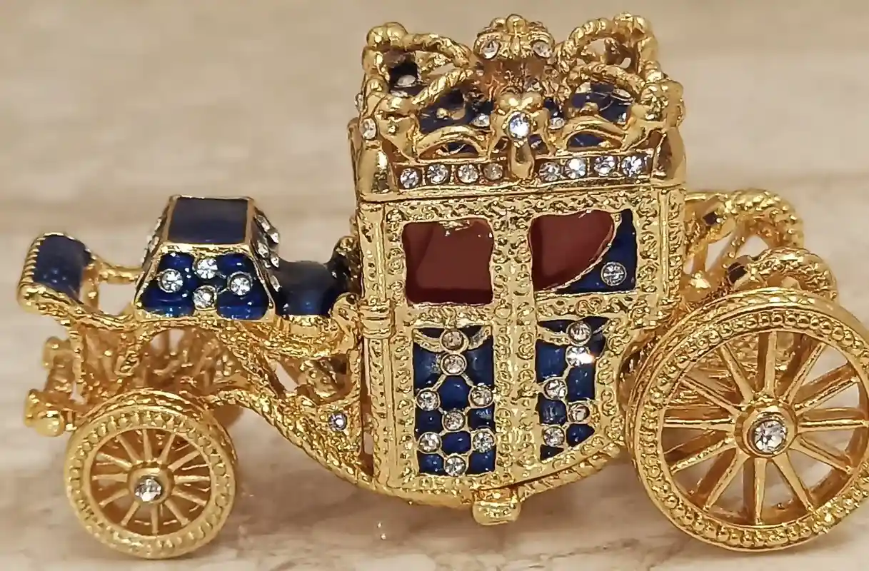 Queens Carriage Egg Faberge Ornament Jewelry Box FAbrege 24k GOLD 10ct Austrian Crystal Sapphire Bracelet Faberge Egg Designer pierrelorren 