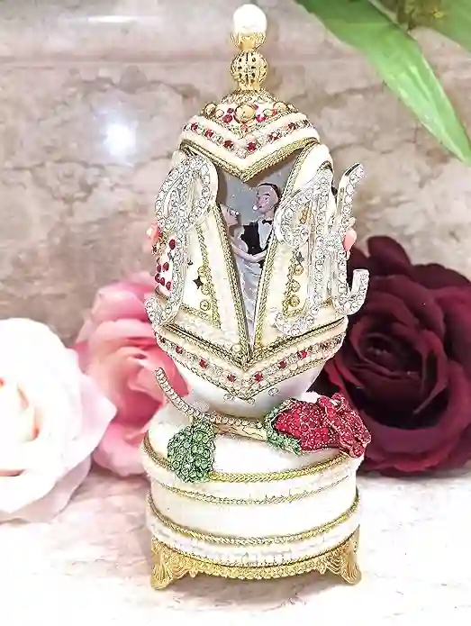 KATE 'S COUSIN
PETER